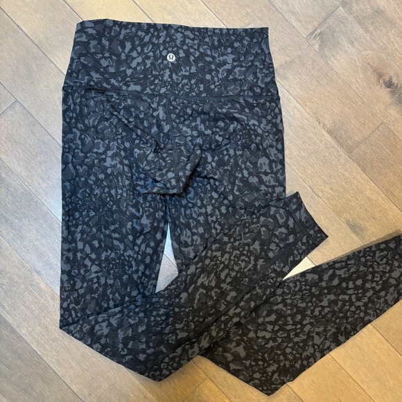 Lululemon Wunder Under Size 6 - Picture 2 of 3